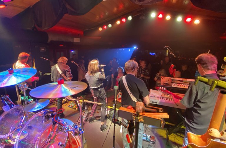 Sugar Buzz Minnesota Cover Band at The Dugout Bar on Feb 3rd Sugar Buzz Minnesota Cover Band at The Dugout Bar on Feb 3rd